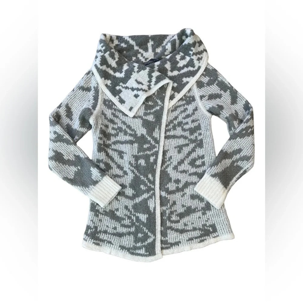 Prana 
Reversible cardigan 
Gray / white 
Size small 
Pit to pit 18”